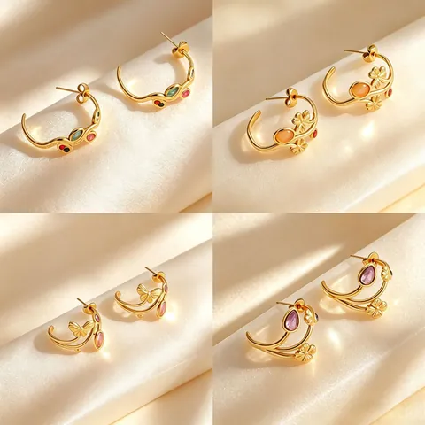 Boucles d'Oreilles Clous en Acier Titane Plaqué Or 18K Forme de C Avec Strass Colorés et Tige en Acier Inoxydable