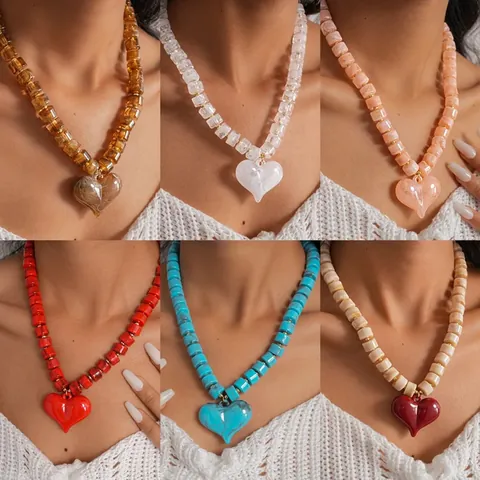 Collier en Perles d'Acrylique Ethnique Vintage Double Couche Pendentif Coeur Motif Marbre Ras-du-cou pour Femmes Bijoux de Mode Boho Cadeau