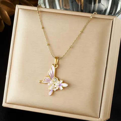 Collier Pendentif Papillon Fleur en Émail Violet avec Perle Artificielle en Acier Inoxydable Plaqué Or pour Femme