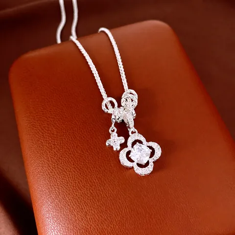 Collana con Ciondolo a Forma di Fiore a Quadrifoglio in Zirconia Catena di Rame alla Moda Gioielli Regalo Donna Argento