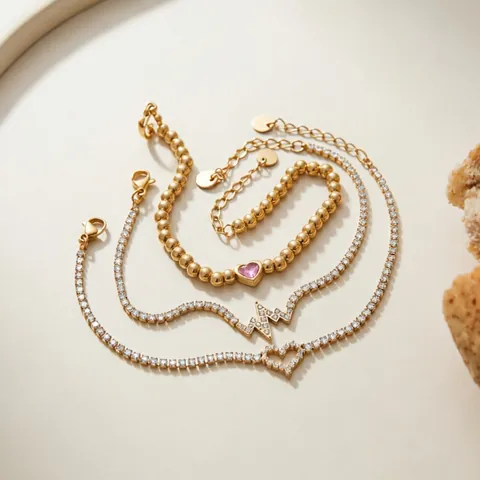 Luxueux Bracelet Cœur en Acier Inoxydable avec Strass pour Femme Plaqué Or Étanche Hypoallergénique Bijoux de Mode Cadeau