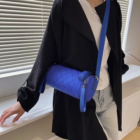 Bolso de Hombro Cilíndrico Acolchado para Mujer de Cuero PU con Patrón de Rombos Bandolera con Correa Ancha Ajustable Bolso de Mano Estilo Urbano Casual