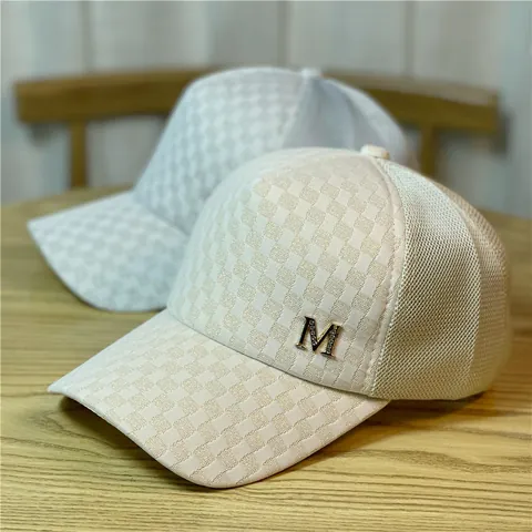 Gorra de Béisbol de Malla para Mujer Estilo Coreano Sombrero de Sol Transpirable Con Estampado de Cuadros y Logo M de Metal Con Strass Ajustable para el Verano