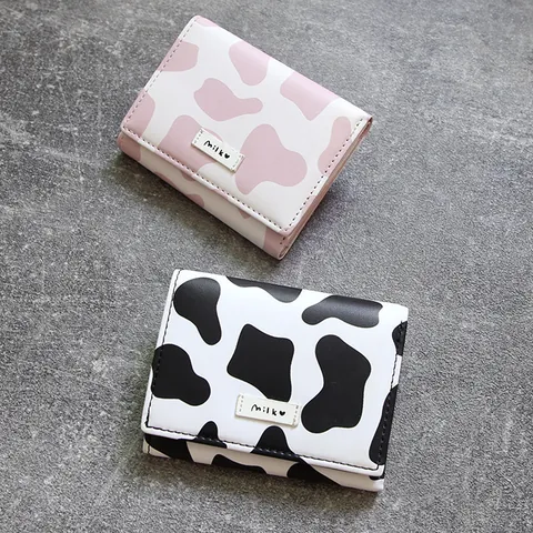 Mini Portefeuille Femme en Cuir PU à 3 Plis Imprimé Vache Porte-Monnaie Court Porte-Cartes Portable Style Japonais Frais