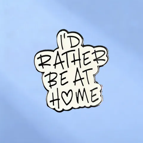 Broche de Texto I'D RATHER BE AT HOME Minimalista Blanco y Negro Insignia de Aleación de Esmalte Pin para Ropa Bolsas Regalo Unisex