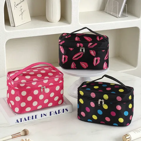Tragbare Kosmetiktasche Satin Wasserdicht Große Kapazität Reise Toilettenorganisator Mit Griff Herz Punkt Blumenmuster Für Damen