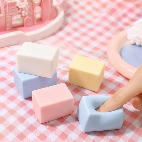 Jouet Squishy Tofu Soyeux de Simulation Couleur Macaron Rebond Lent Jouet Anti-stress Mignon Bloc de Tofu Cadeau pour Enfants Bureau Adultes