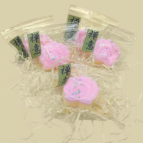 Simulated Lotus Osmanthus Cake Squishy Stress Relief Toy Slow Rebound Soft Plastic Decompression Squeeze Toy For Adults Kids Gift