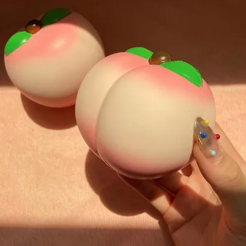 Giocattolo Squishy a Forma di Pesca con Rimbalzo Lento Morbido Giocattolo da Spremere per Decompressione Giocattolo Sensoriale