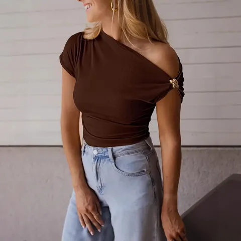 Damen Slim Fit Geripptes Polyester T-Shirt Einfarbig Asymmetrisches Schulterfreies Top Mit Metallring Dekoration Casual Kurzarm Tee