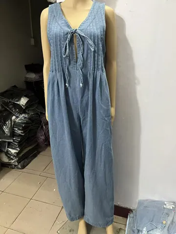 Women Sleeveless Pleated Washed Denim Jumpsuit Streetwear Style Wide Leg Romper With Side Pockets Casual Sky Blue Overall