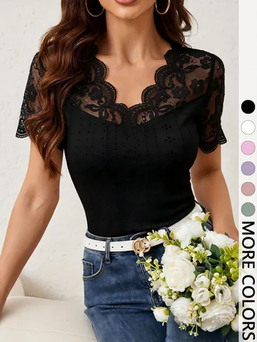 T-Shirt Mince pour Femmes Épissage de Dentelle Élégant Col en V Festonné Haut à Manches Courtes Texture Creuse Banlieue Femme Tee