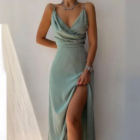 Robe Nuisette Sexy en Satin à Col en V pour Femmes Été Fente Haute Coupe Ajustée Robe Midi Élégante Soirée Club Sans Manches Robe en Satin