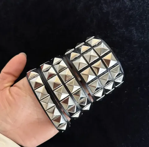 Punk Leather Bracelet Men Women Alloy Pyramid Studded Cuff Bracelet Rock Gothic Rivet Leather Wristband Bangle Fashion Jewelry