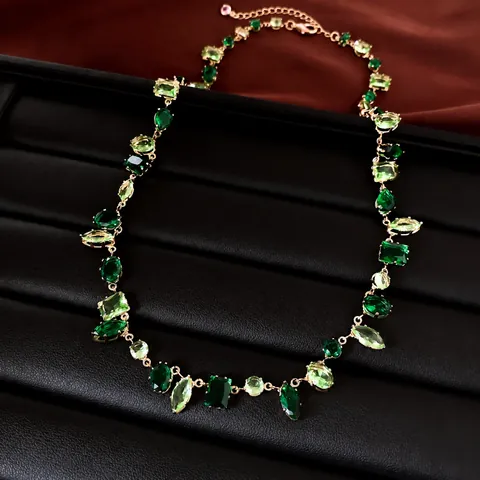 Elegantes Kupfer Zirkonia Schmuckset Für Damen Geometrische Oval Quadrat Wassertropfen Halskette Armband Ohrringe Leichter Luxus Bankett Zubehör