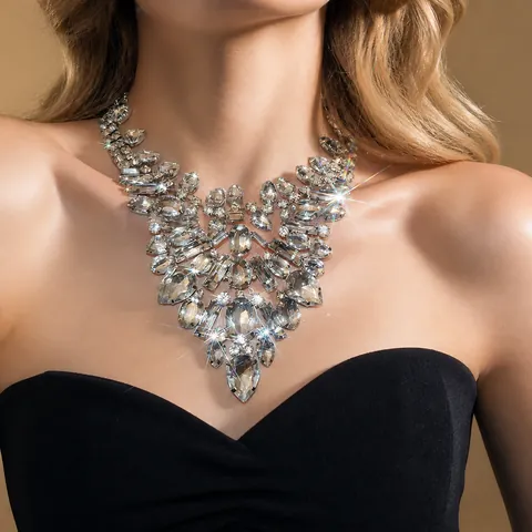 Luxury Heavy Rhinestone Geometric Pendant Necklace Women Copper Alloy Statement Water Drop Square Banquet Party Jewelry Necklaces