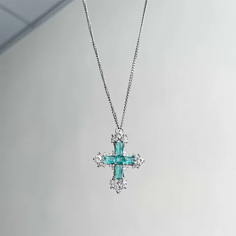 Collier Pendentif Croix en Zircon Vert Menthe pour Femmes Bijoux de Luxe Légers en Cuivre Couleur Argent Chaîne de Clavicule en Zircone