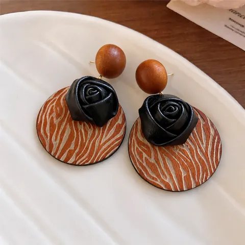 Bohemian Vintage Wood Flower Stud Earrings For Women Leather Rose Pattern Handmade Ethnic Style Ear Jewelry Retro Accessories