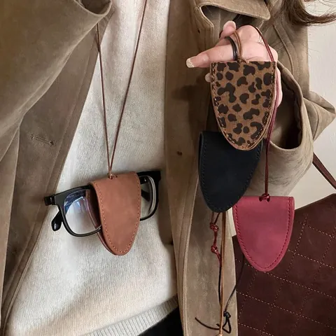Collier Porte-lunettes Multifonctionnel en Similicuir Vintage Chaîne de Pull en Corde de Cuir Longue pour Femmes Pendentif de Lunettes en Cuir Fait à la Main Élégant