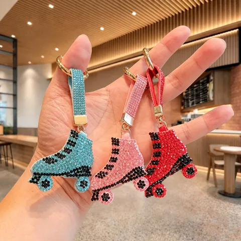 Portachiavi Creativo Pattino a Rotelle Colorato Strass Scintillanti in Pelle PU Ornamento da Appendere per Auto Ciondolo per Borsa Donna