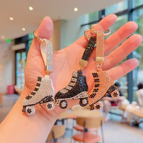 Portachiavi Creativo Pattino a Rotelle Colorato Strass Scintillanti in Pelle PU Ornamento da Appendere per Auto Ciondolo per Borsa Donna