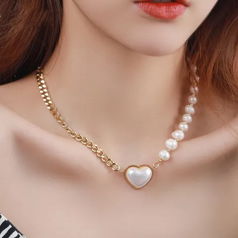 Heart Pendant Necklace For Women Splicing Freshwater Pearl Titanium Steel Gold Plated Vintage Clavicle Chain Jewelry Gift
