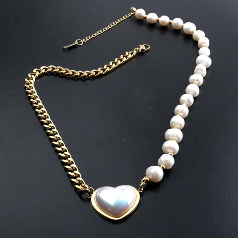 Heart Pendant Necklace For Women Splicing Freshwater Pearl Titanium Steel Gold Plated Vintage Clavicle Chain Jewelry Gift
