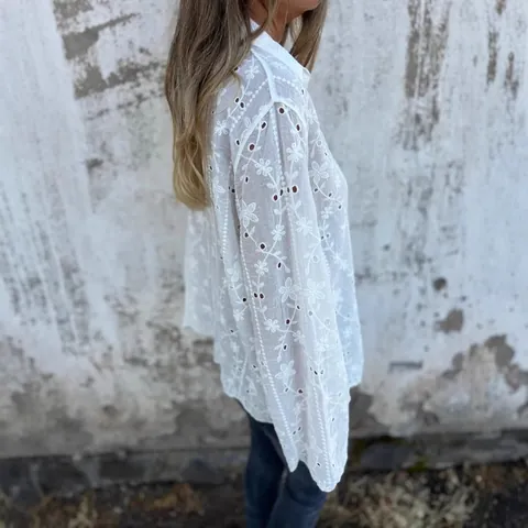 Blusa Casual de Poliéster Bordada para Mujer Estilo Dulce Suave Manga Larga Blanco Solapa Ajuste Holgado Camisa de Diario