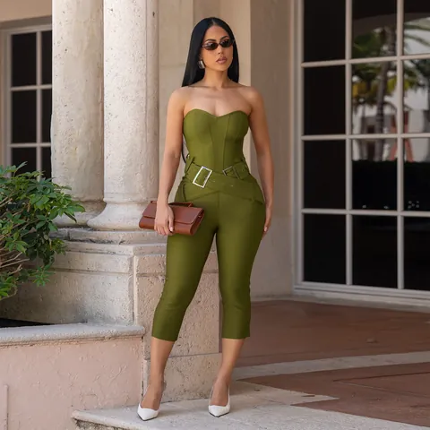 Damen Sexy Trägerlos Bodycon Jumpsuit Slim Fit Einfarbig Ärmellos Jumpsuit Mit Metallschließe Gürtel Fashion Clubwear