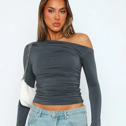 Crop Top Froncé à Épaule Dénudée Asymétrique pour Femmes T-Shirt Sexy à Manches Longues Coupe Ajustée Couleur Unie