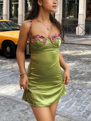 Robe Mini Moulante en Satin Sexy pour Femmes Avec Broderie Florale Col en V Dos Nu Bretelles Spaghetti Robe de Soirée
