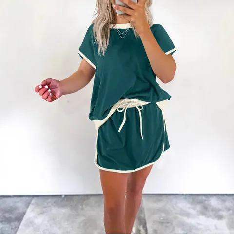 Conjunto De Mujer Top Y Bottom Casual De Manga Corta Hombros Caídos Camiseta De Poliéster Y Pantalones Cortos Con Cordón