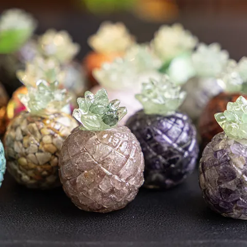Ornement Ananas en Résine et Pierre de Cristal Naturelle Figurine Forme de Fruit pour Décoration Maison et Bureau