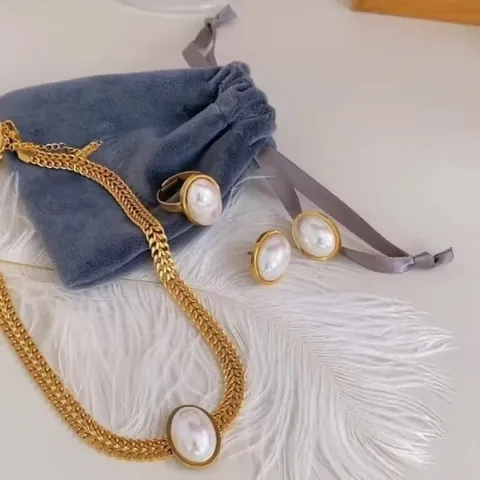 Ensemble de Bijoux Style Français Grandes Perles Artificielles Acier Inoxydable Plaqué Or Collier Boucles d'Oreilles Bague pour Femme