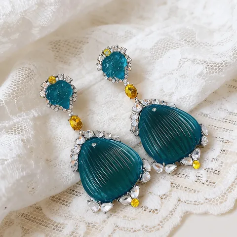 Vintage Palace Style Drop Earrings Alloy Rhinestone Artificial Pearl Contrast Color Earrings With Silver Earring Post Jewelry