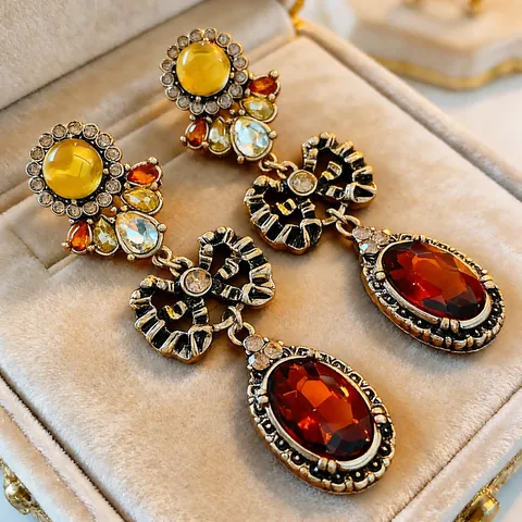 Vintage Palace Style Drop Earrings Alloy Rhinestone Artificial Pearl Contrast Color Earrings With Silver Earring Post Jewelry