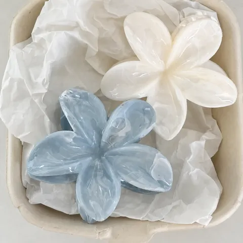 Acrylic Summer Frangipani Flower Hair Claw Clip Gradient Marble Texture Shark Clip Sweet Hair Accessories For Women Vacation