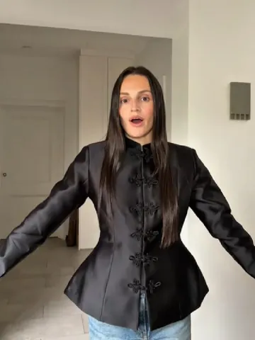Haut Élégant en Satin Noir Style Nouveau Chinois Avec Col Montant Boutons Grenouille Taille Cintrée Ourlet Peplum Femme