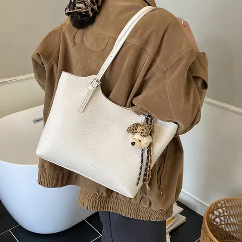Vintage Large Capacity Women Tote Bag High Quality Litchi Pattern PU Leather Shoulder Underarm Bag With Bear Pendant Handbag