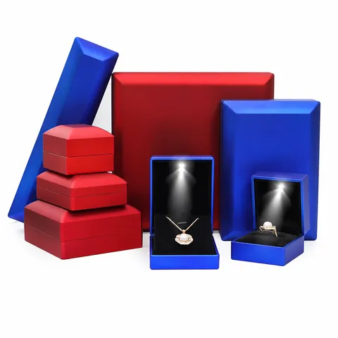 Premium LED Schmuckkästchen Mit Licht Mattes Kunststoff Geschenkbox Für Ring Anhänger Halskette Armband Ohrring Verlobung Hochzeit Schmuckverpackung