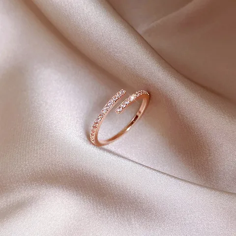 Bague Ouverte en Strass Étincelants pour Femmes Luxe Léger en Cuivre Bague Ajustable Géométrique Croisée Bijoux