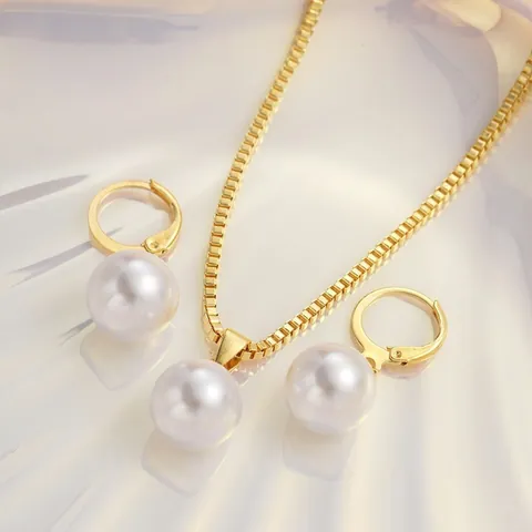 Elegantes Kunstperlen Schmuckset Für Damen Gold Silber Legierung Eingelegte Künstliche Perlen Halskette Ohrringe Minimalistischer Schmuck