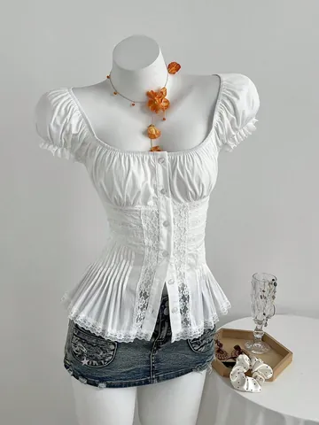 Camicetta Bianca da Donna con Scollo Quadrato e Maniche a Sbuffo Vestibilità Aderente con Patchwork di Pizzo ed Elegante Top a Maniche Corte