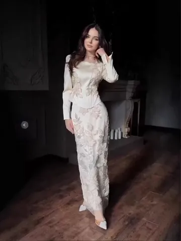 Women Elegant Heavy Lace Floral Embroidery Maxi Dress Long Sleeve V-Neck Pleated Party Dress European Style Long Dress