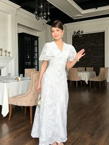 Women European Vintage Lace Maxi Dress V-Neck Long Sleeve With Tassels Heavy Work Hollow Out Embroidery Evening Party Dress