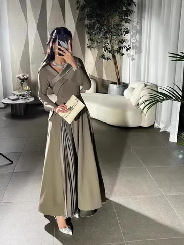 Damen Elegant V-Ausschnitt Langarm Abendkleid Plissiertes Maxikleid Einfarbig Slim Fit A-Linie Formelles Party Hochzeitskleid