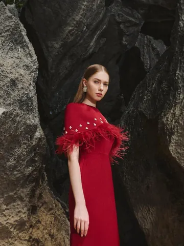 Vestido de Vendaje Elegante para Mujer con Capa de Plumas de Avestruz y Strass para Navidad Fiesta Otoño Invierno Rojo Negro Ajuste Delgado