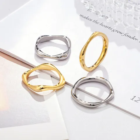 Bague Minimaliste en Acier Titane Plaqué Or 18K Polygone Irrégulier Vague pour Femme Bague de Phalange Géométrique Empilable Bijoux Cadeau