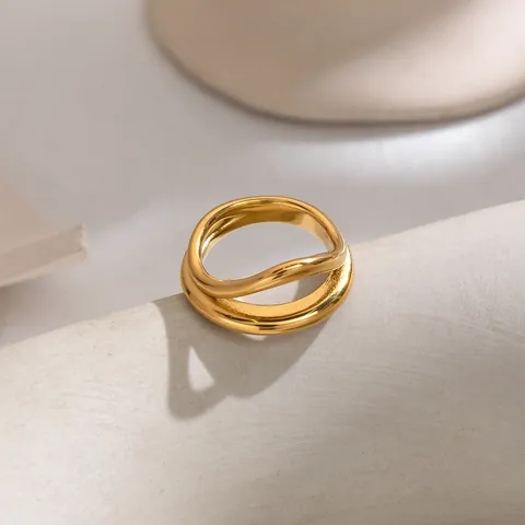 Anello a Onda Geometrica in Acciaio Inossidabile Placcato Oro 18K Minimalista Francese per Donna Gioielli Moda Resistenti all'Acqua