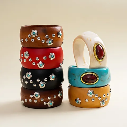 Vintage Western Resin Wood Bangle Bracelet Round Rivet Flower Chunky Cuff Bracelet Boho Jewelry For Women Ethnic Style
